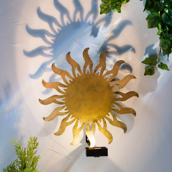 Lampe murale solaire en métal Soleil