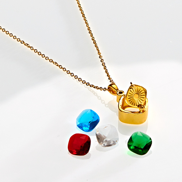 Chaîne avec 4 pendentifs interchangeables