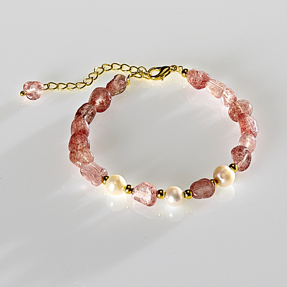 Bracelet en quartz fraise et perles d'eau douce, rose Amélie di Santi
