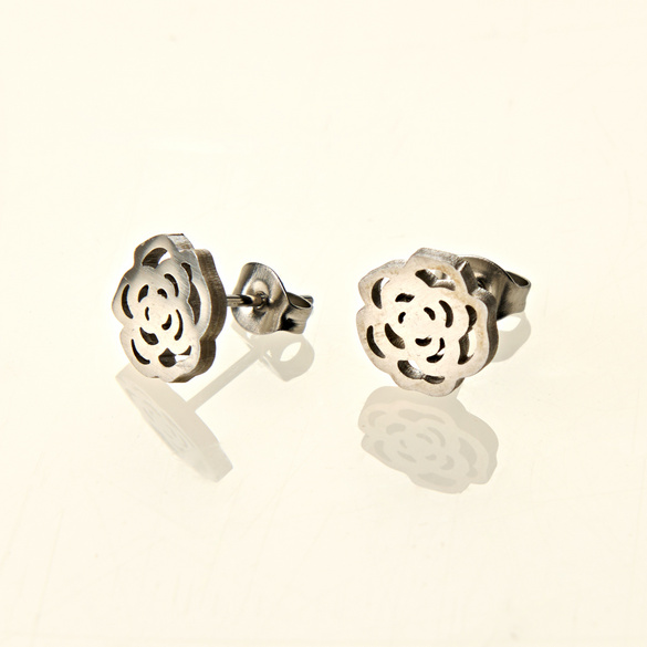 Clous d'oreilles "Rose"