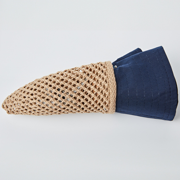 Chapeau d'été, nœud bleu