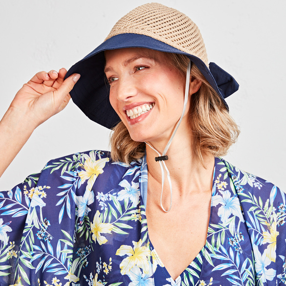 Chapeau d'été, nœud bleu
