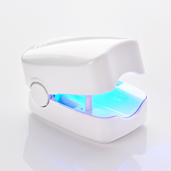 Dispositif lumineux pour l’hygiène des ongles