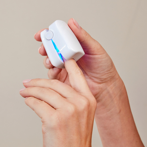 Dispositif lumineux pour l’hygiène des ongles