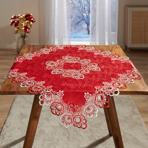 Surnappe ornée de dentelle, rouge