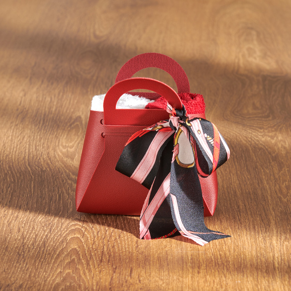Sac cadeau avec serviettes invités, 4 pièces