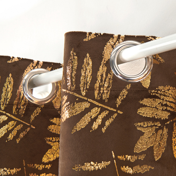 Rideau avec œillets