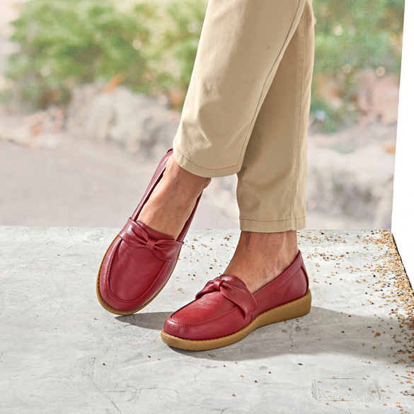 Mocassins, rouge foncé