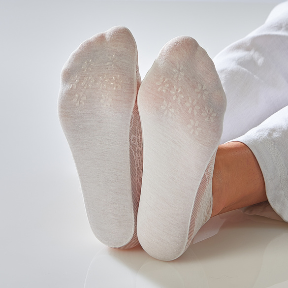 Chaussettes en dentelle noir + blanc + beige 3 paires