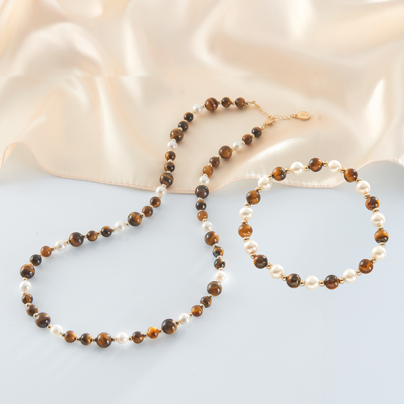 Collier en coquillage avec œil-de-tigre