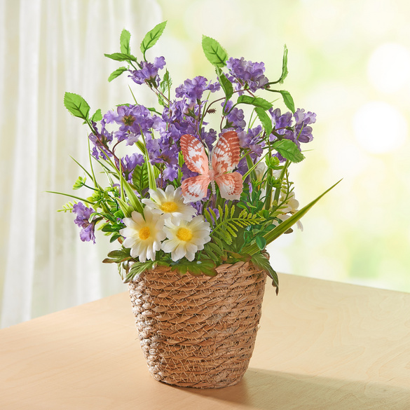 Composition florale dans un panier