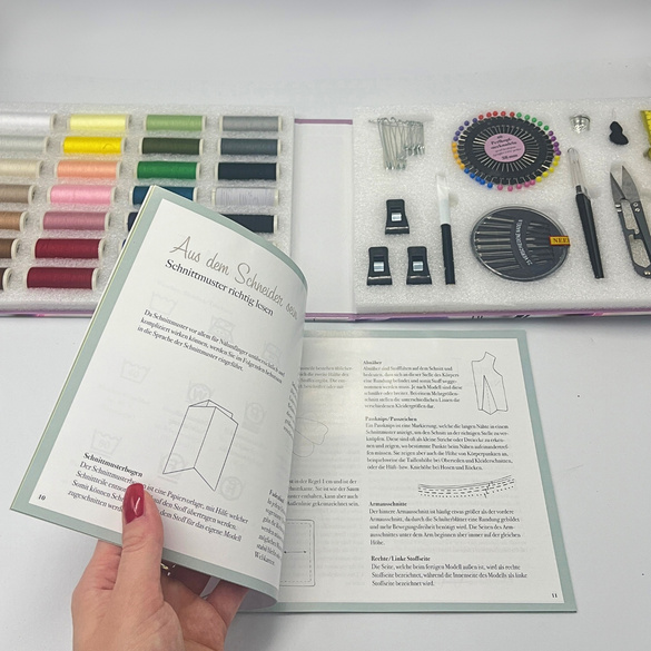 Kit de couture avec cahier de travaux manuels "Guide de couture" 118 pcs.