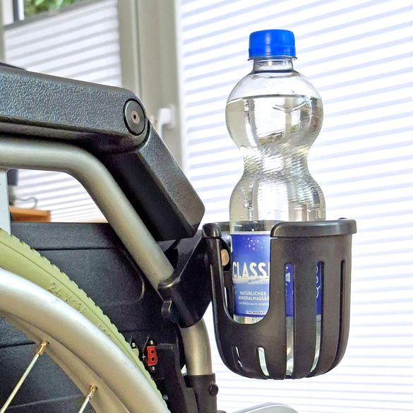 Porte-gobelets pour fauteuil roulant