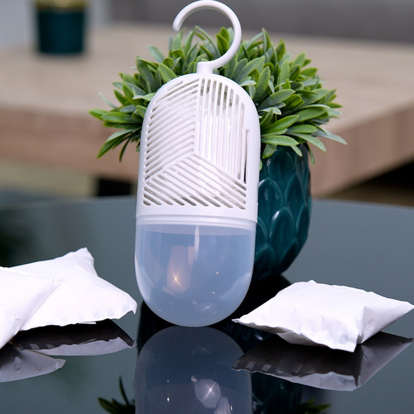 Déshumidificateur d'air à suspendre avec sachets de recharge Genius Ideas®.