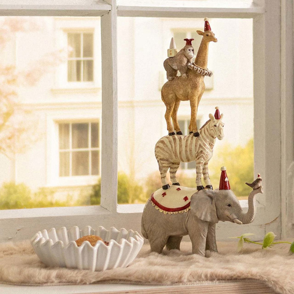 Pyramide d'animaux décoratifs en magnésie