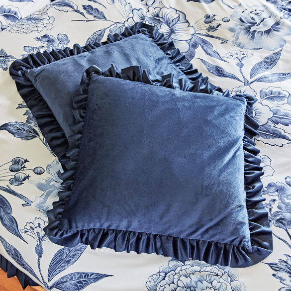 Coussin à volants bleu