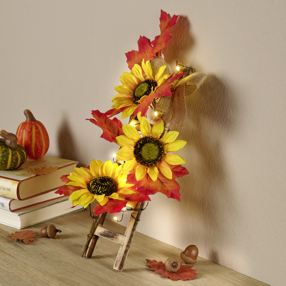 Échelle en bois décorée de fleurs d’automne