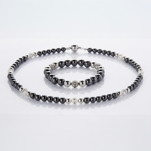 Collier de perles en hématite