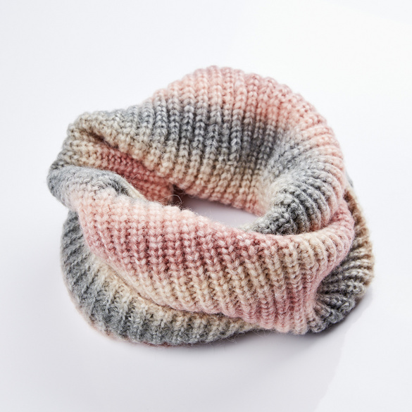 Echarpe en maille rose et gris