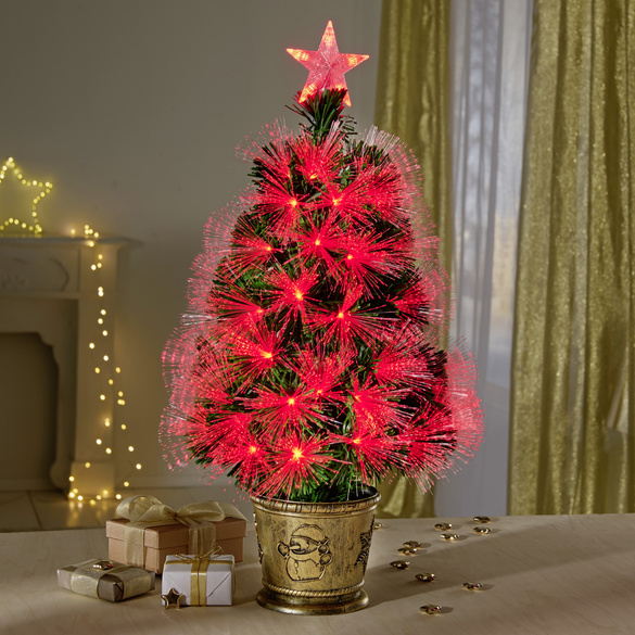 Sapin de Noël illuminé avec une étoile
