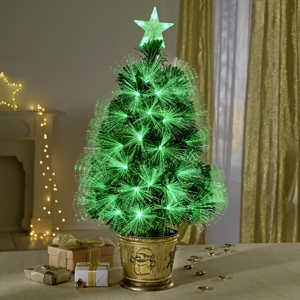 Sapin de Noël illuminé avec une étoile