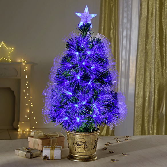 Sapin de Noël illuminé avec une étoile