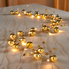Guirlande lumineuse LED "Boules dorées"