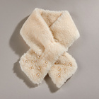 Écharpe en fourrure synthétique ornée de perles, écru