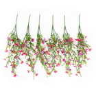 Fleurs artificielles suspendues