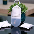 Déshumidificateur d'air à suspendre avec sachets de recharge Genius Ideas®.