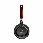 Poêle à frire "cœur" dans un carton cadeau