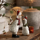 Oie de Noël en polyéthylène, avec un bonnet de Saint-Nicolas et une écharpe