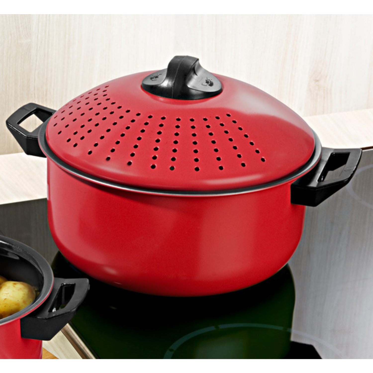 Grande casserole avec égouttoir rouge