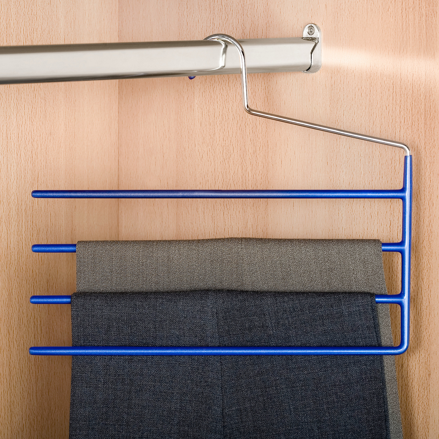 Cintre antiglisse pour pantalons, bleu