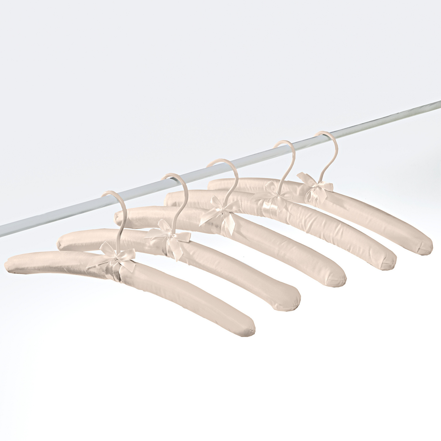 Cintres en satin rembourrés, beige
