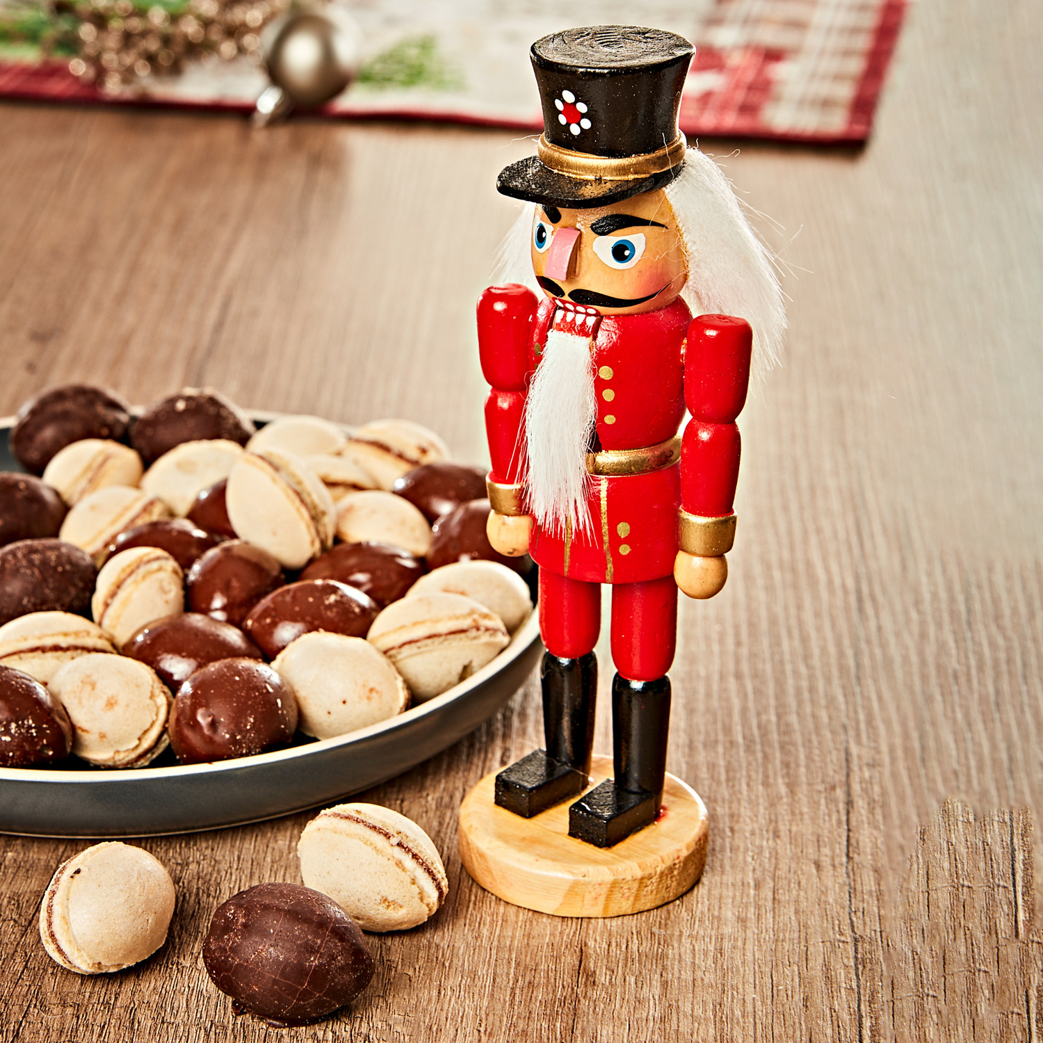 Casse-noisettes avec biscuits en forme de noix