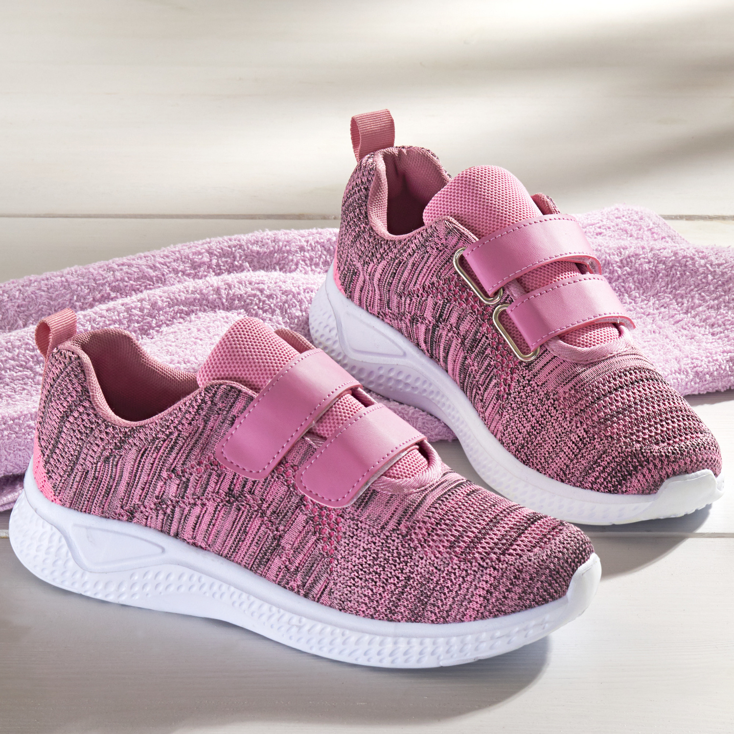 Sneakers, fuchsia