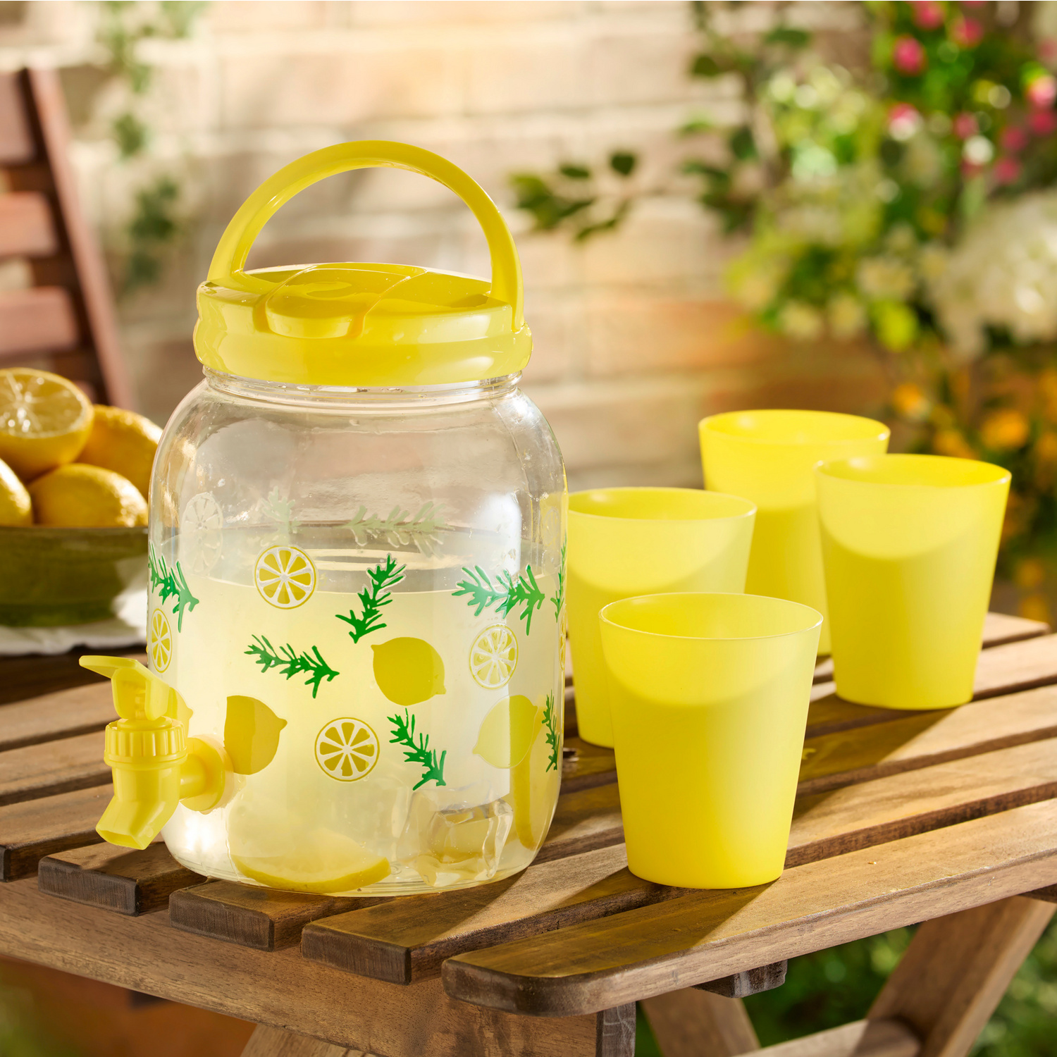 Distributeur de boissons avec 4 gobelets